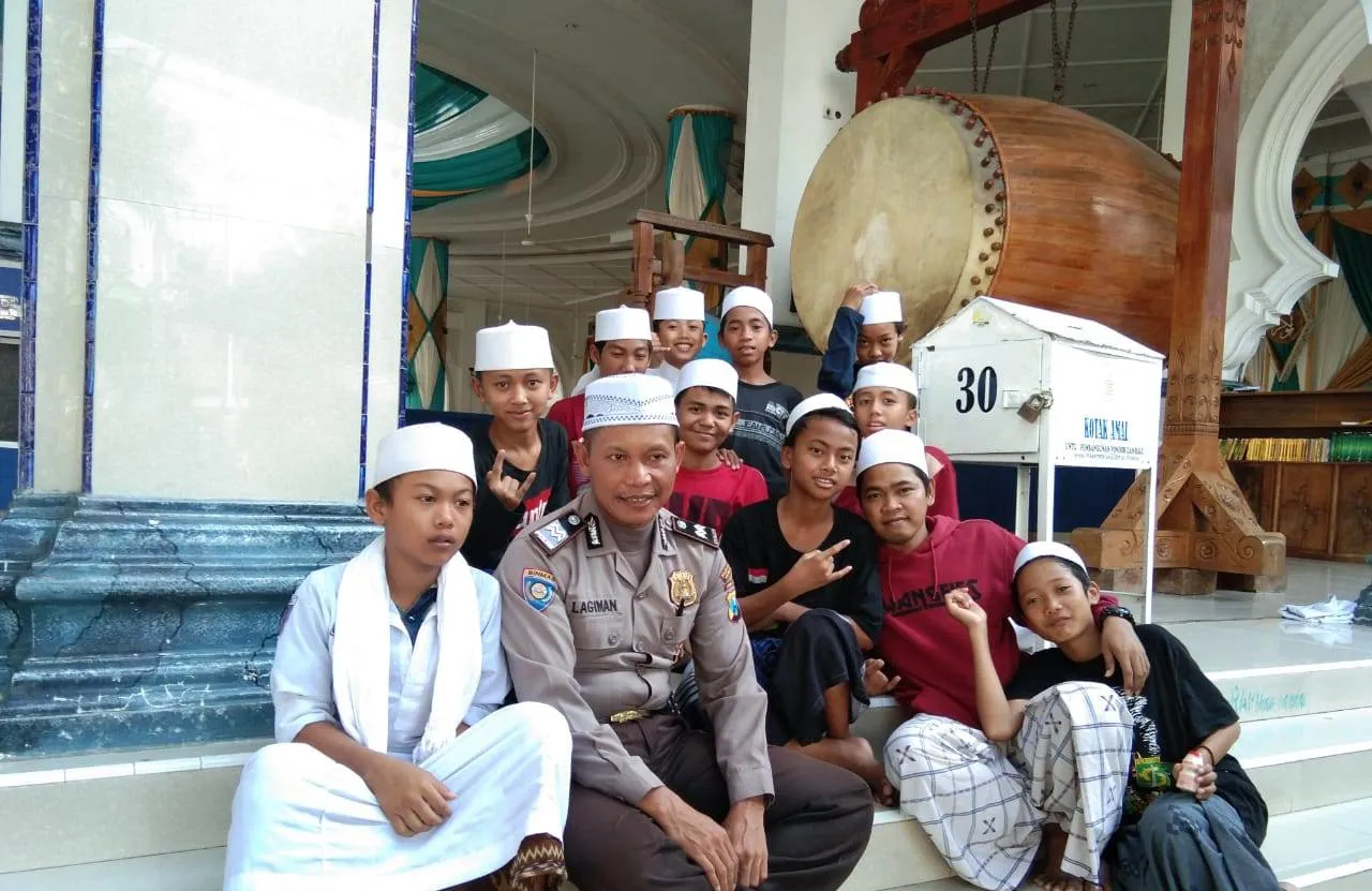 Bhabinkamtibmas Polsek Kenjeran Sambang Ponpes As Salafi Al Fithrah, Ini Pesanya