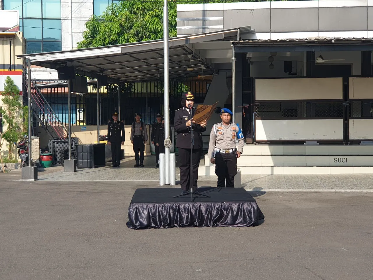 Polres Pelabuhan Tanjung Perak Gelar Upacara Hari Pahlawan