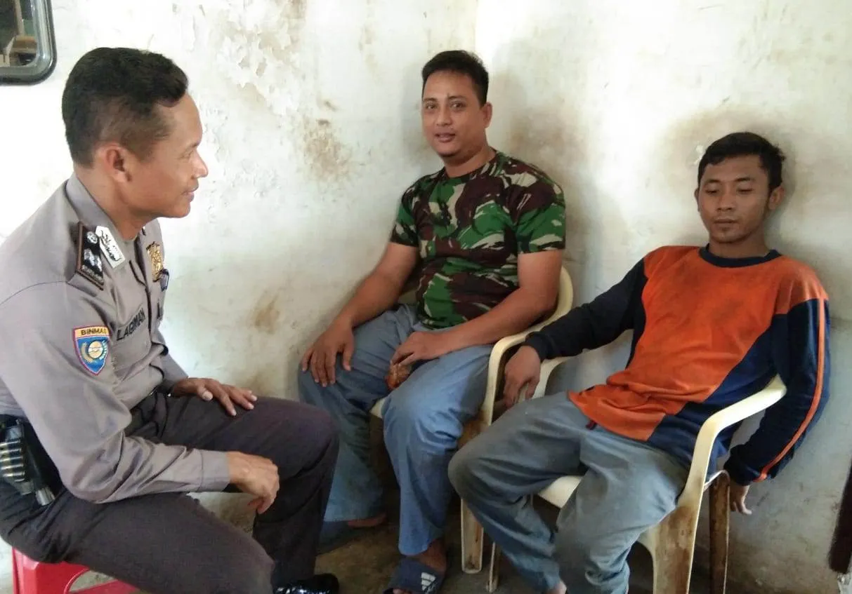 Babinkamtibmas Polsek Kenjeran Sosialisasi SPKT Door to Door Ke Rumah Warga