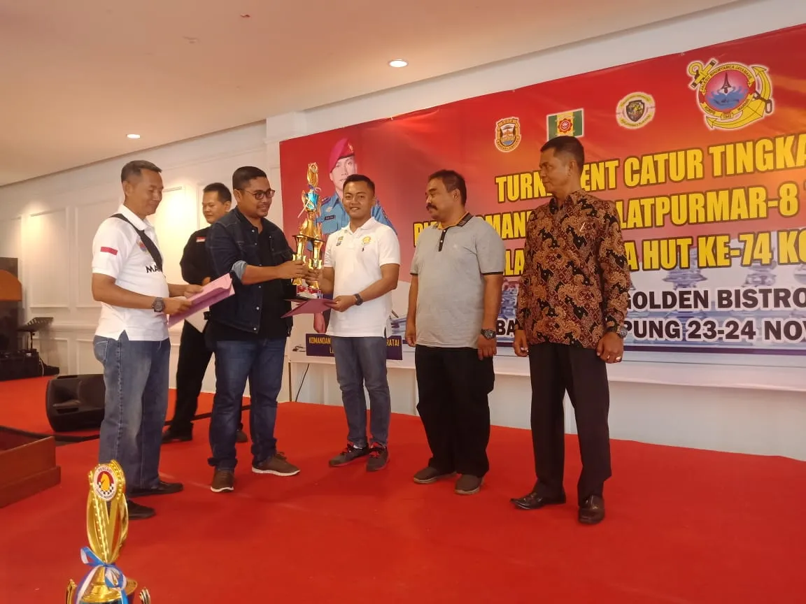 Wakapolres Pelabuhan Tanjung Perak Aprisiasi Prestasi Briptu Delly Juara Catur Piala Puslatpur