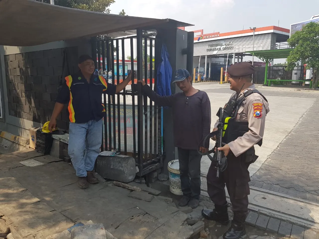 Cegah Kriminalitas 3C, Satsabhara Polres Pelabuhan Tanjung Perak Intensive Gelar Patroli Obyek Vital Depo Pertamina