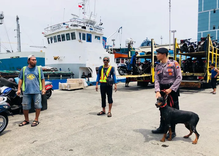 Antisipasi Tindak Kriminalitas Jelang Nataru, Polres Pelabuhan Tanjung Perak Kerahkan Unit K9