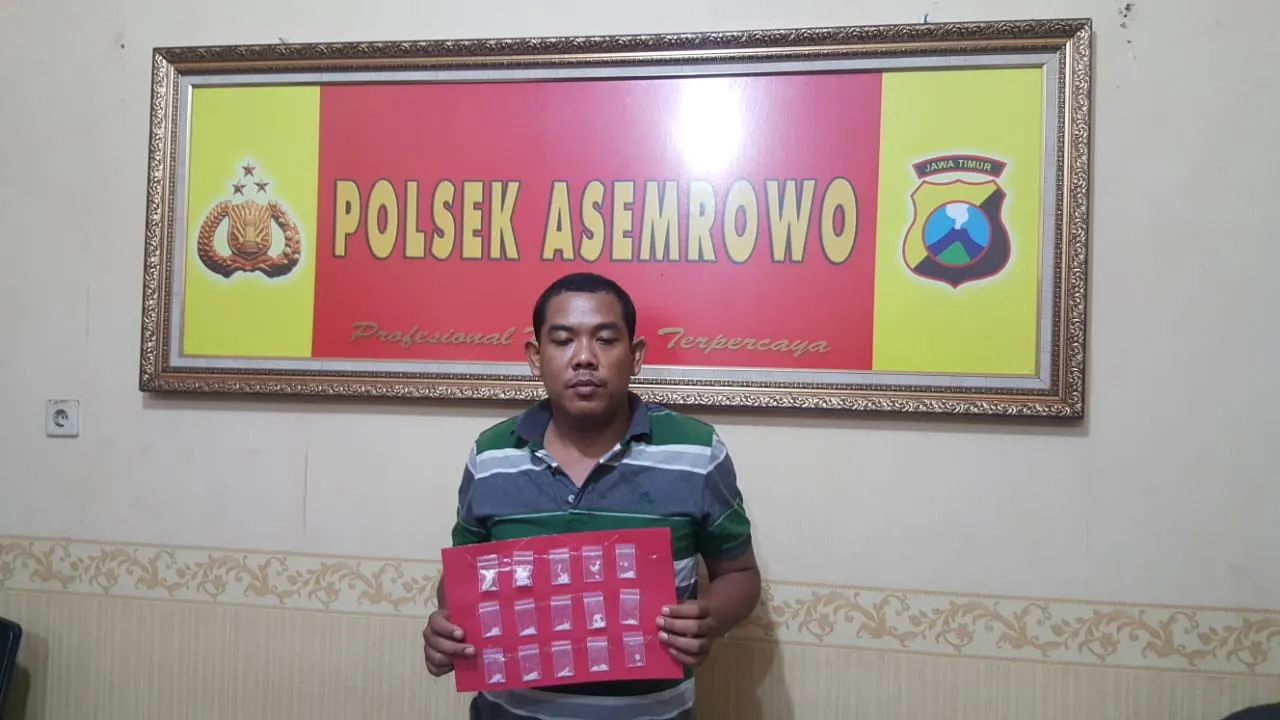 Polsek Asemrowo Tangkap Seorang Penjaga Rumah Kost Menyambi Jual Sabu