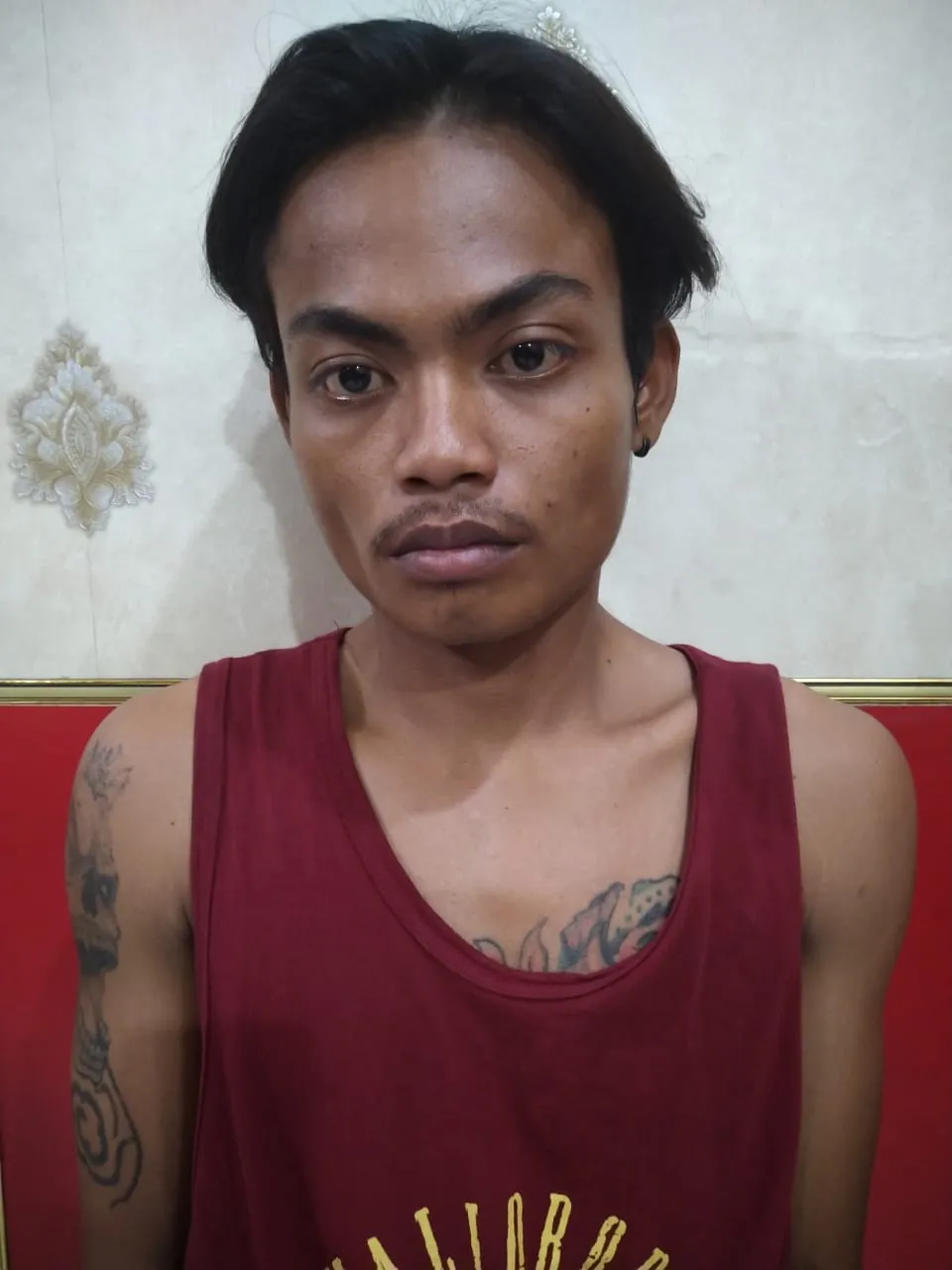 Usai Transaksi, Pengedar Sabu Ini Disergap Unit Reskrim Polsek Kenjeran di Rumahnya