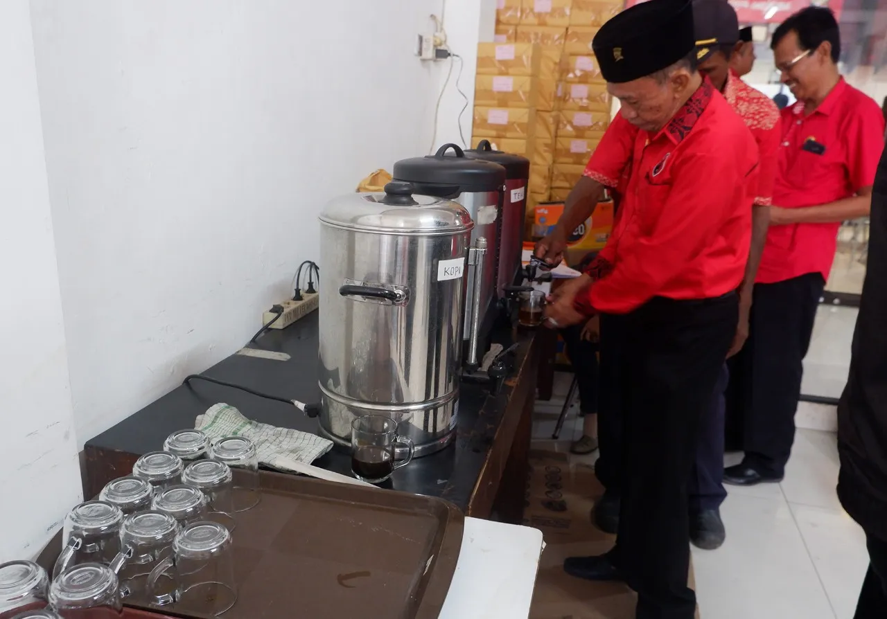 Peduli Lingkungan, PDIP Jatim Minta Semua Kantor DPC Minimalkan Penggunaan Plastik
