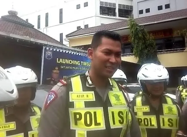 Truk Kontainer Terguling di Bundaran AAL, Ini Kata Kasatlantas Polres Pelabuhan Tanjung Perak