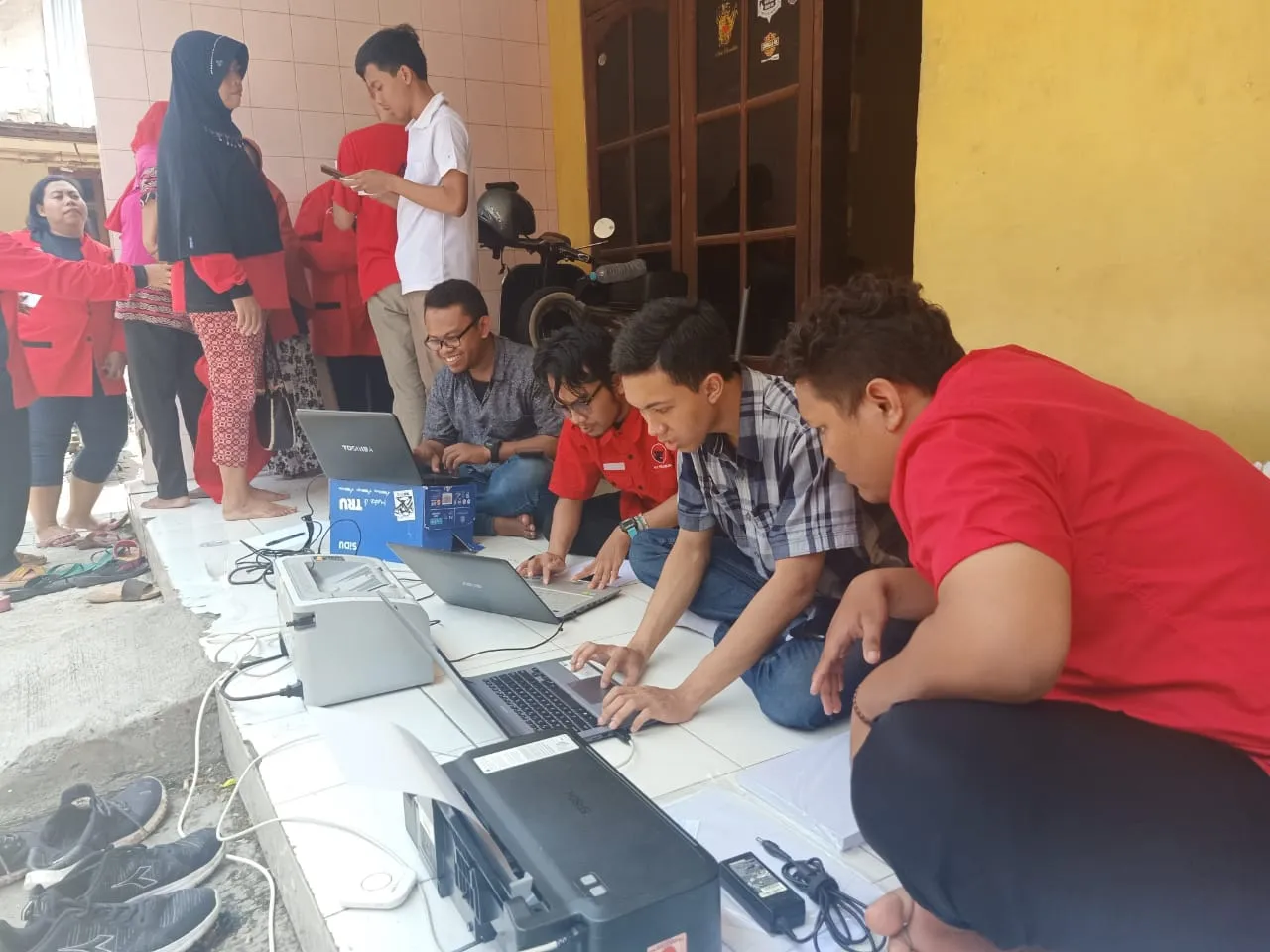 PDIP Surabaya Jemput Anggota Baru, “Idolakan Bu Risma, Urus KTA”