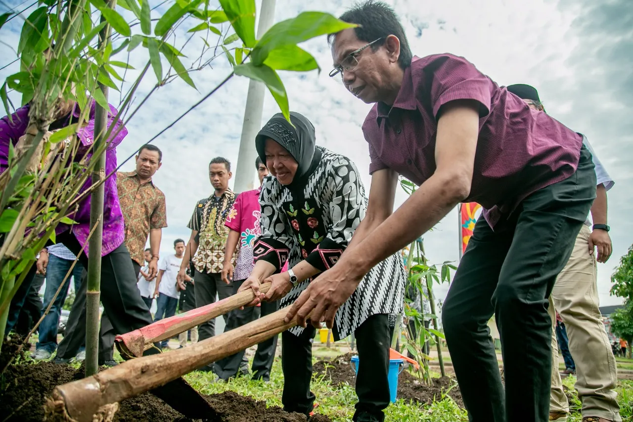 Risma dan Ketua DPRD Bali Bicara Kerjasama Penanganan Sampah