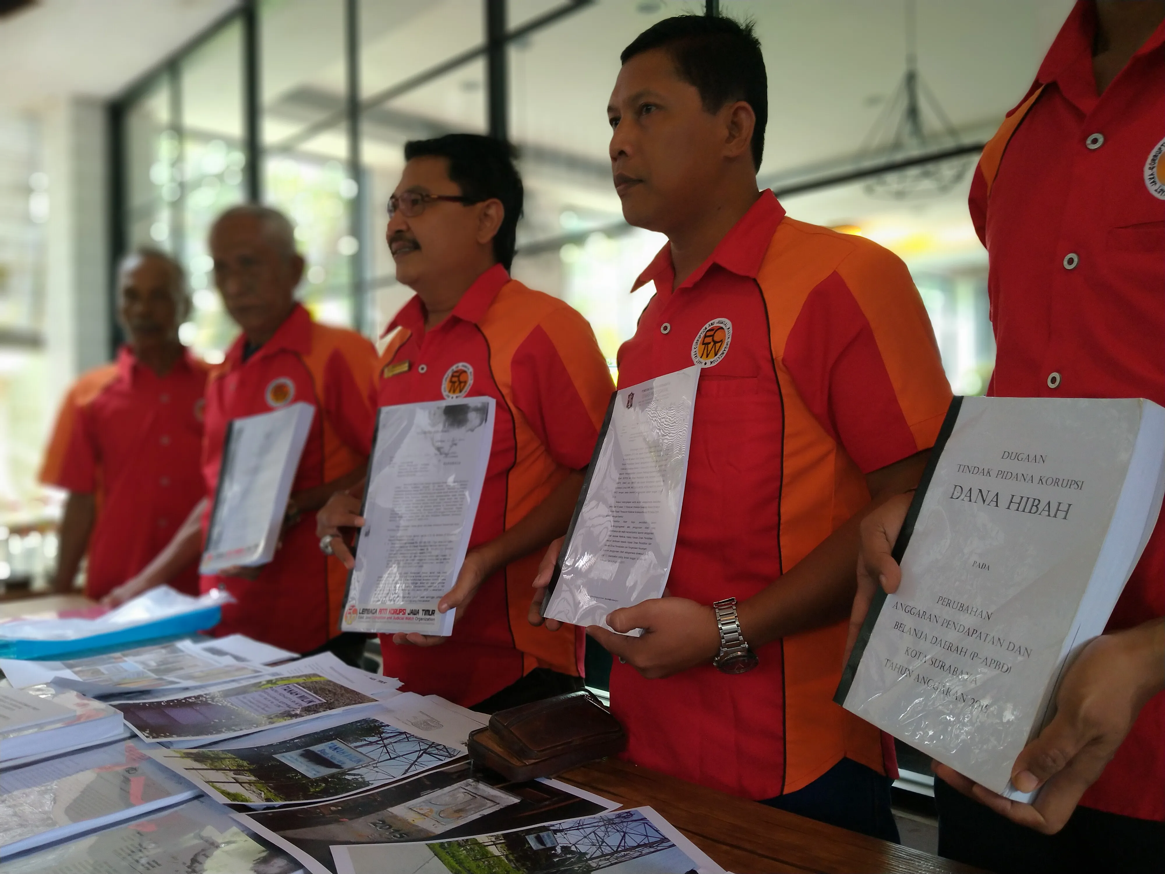Hari Ini Ke KPK, ECJWO Bawa Satu Kardus Berkas Korupsi di Surabaya