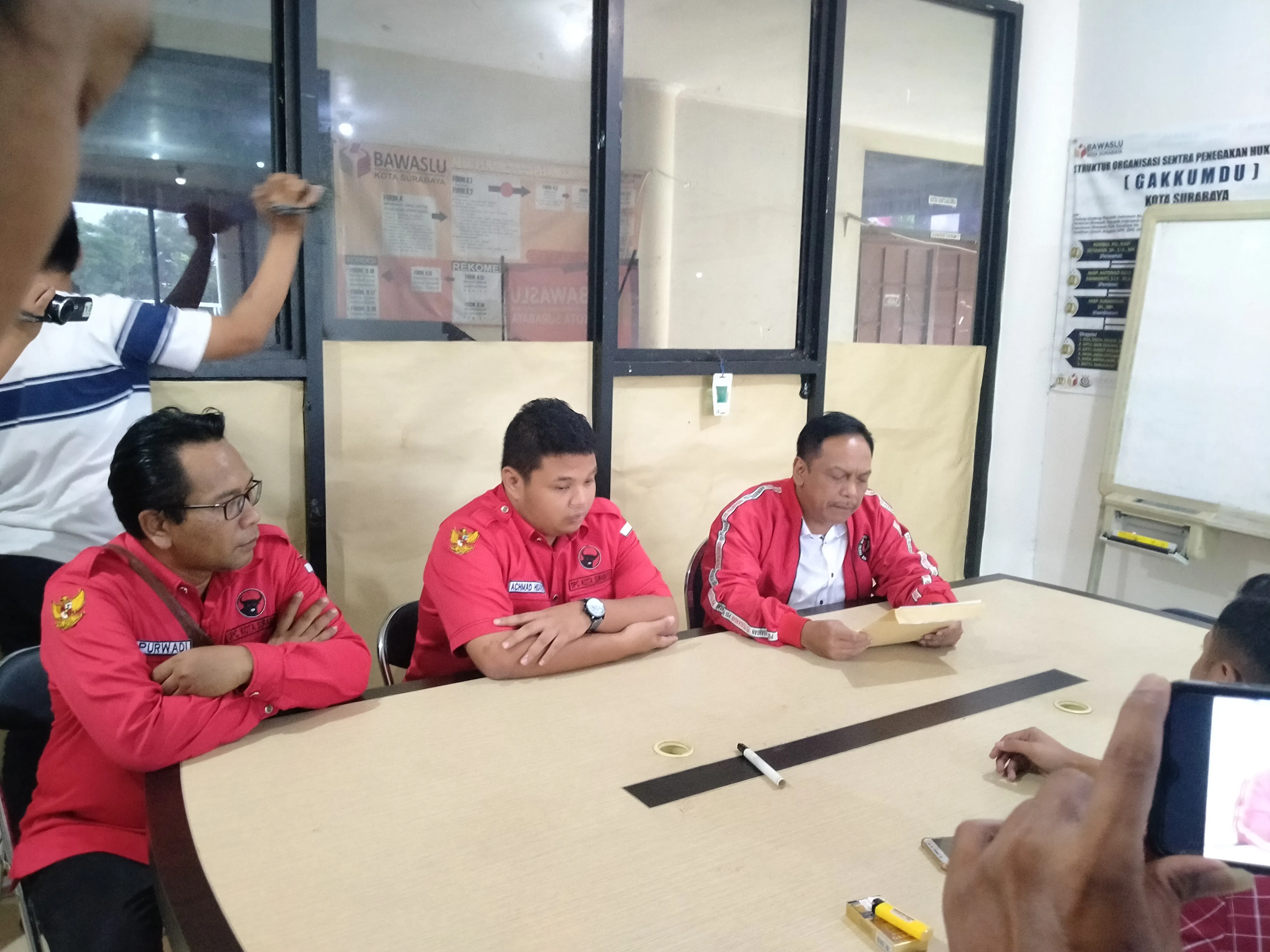 PDIP Surabaya Penuhi Panggilan Bawaslu Terkait Status Eri Cahyadi di Pilwali