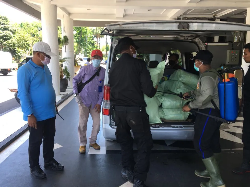 Dukung Social Distancing, Komunitas RAR Sumbang 130 Karung Beras Ke Warga Miskin