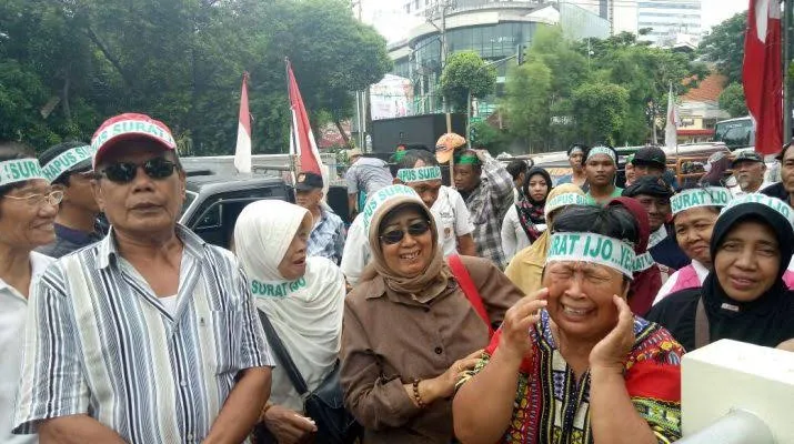 Ratusan Warga Serbu Gedung Dewan Minta Cabut Restribusi Surat Ijo