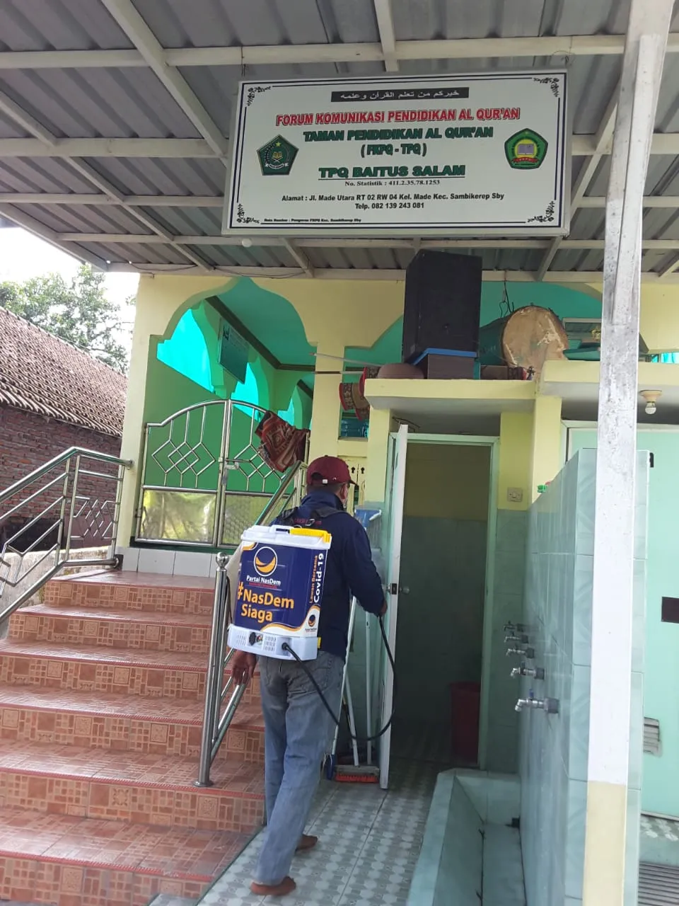Tangkal Virus Corona, NasDem Surabaya Lakukan Pemyemprotan Disinfektan