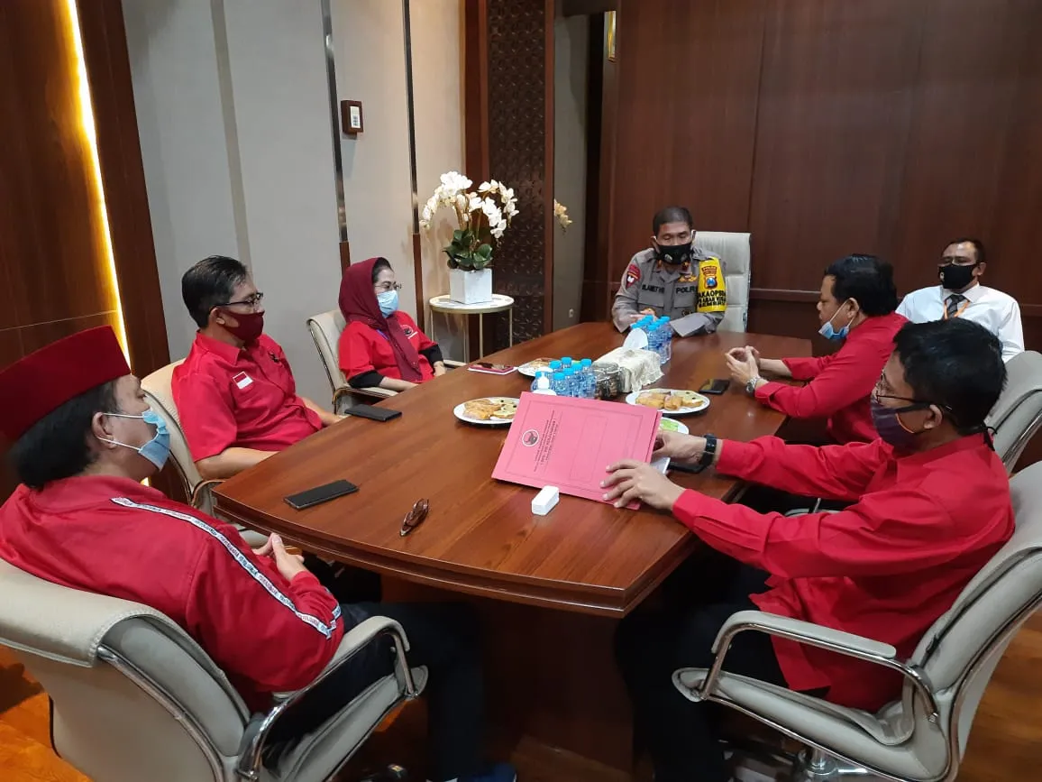 Datangi Polda Jatim, PDIP Resmi Adukan Kasus Pembakaran Bendera Partai