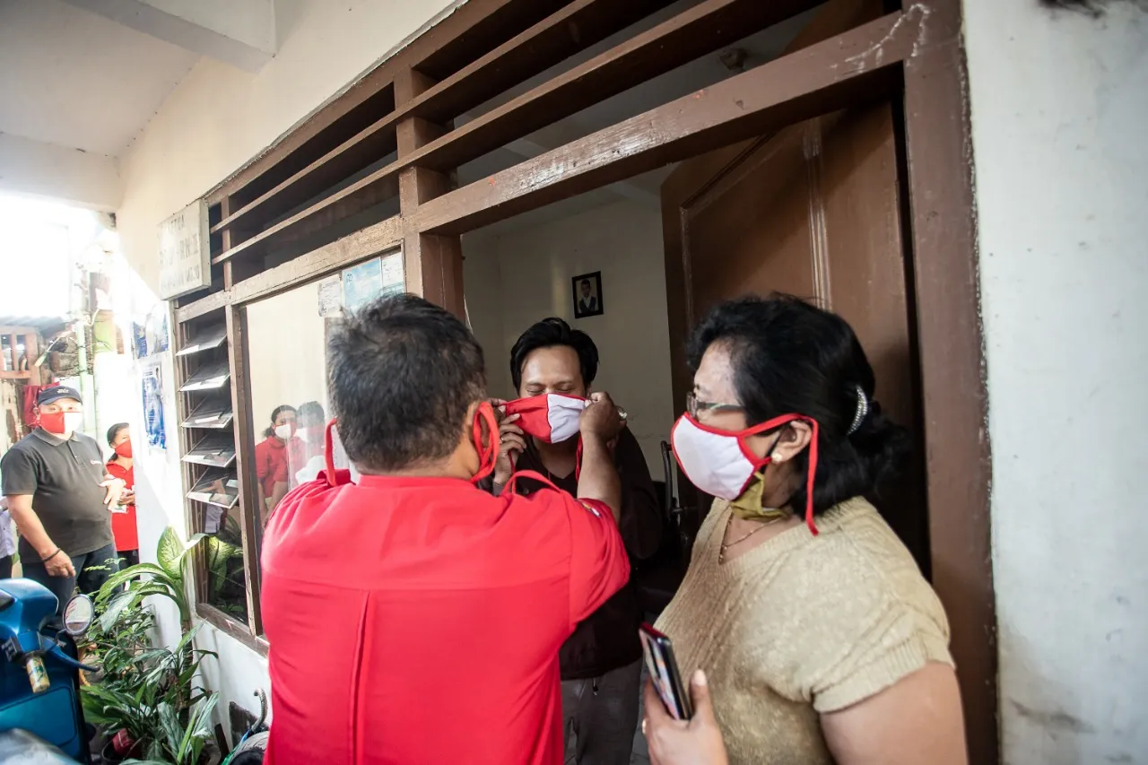 Perkuat Risma, PDI Perjuangan Lakukan Berbagai Aksi Sosial Di Kampung-Kampung