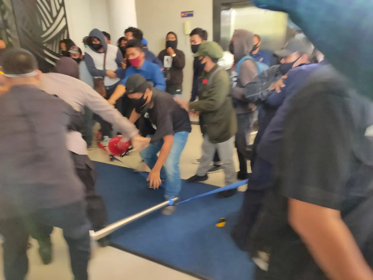 Ini Penyebab Ratusan Mahasiswa Unair Gelar Aksi Demo