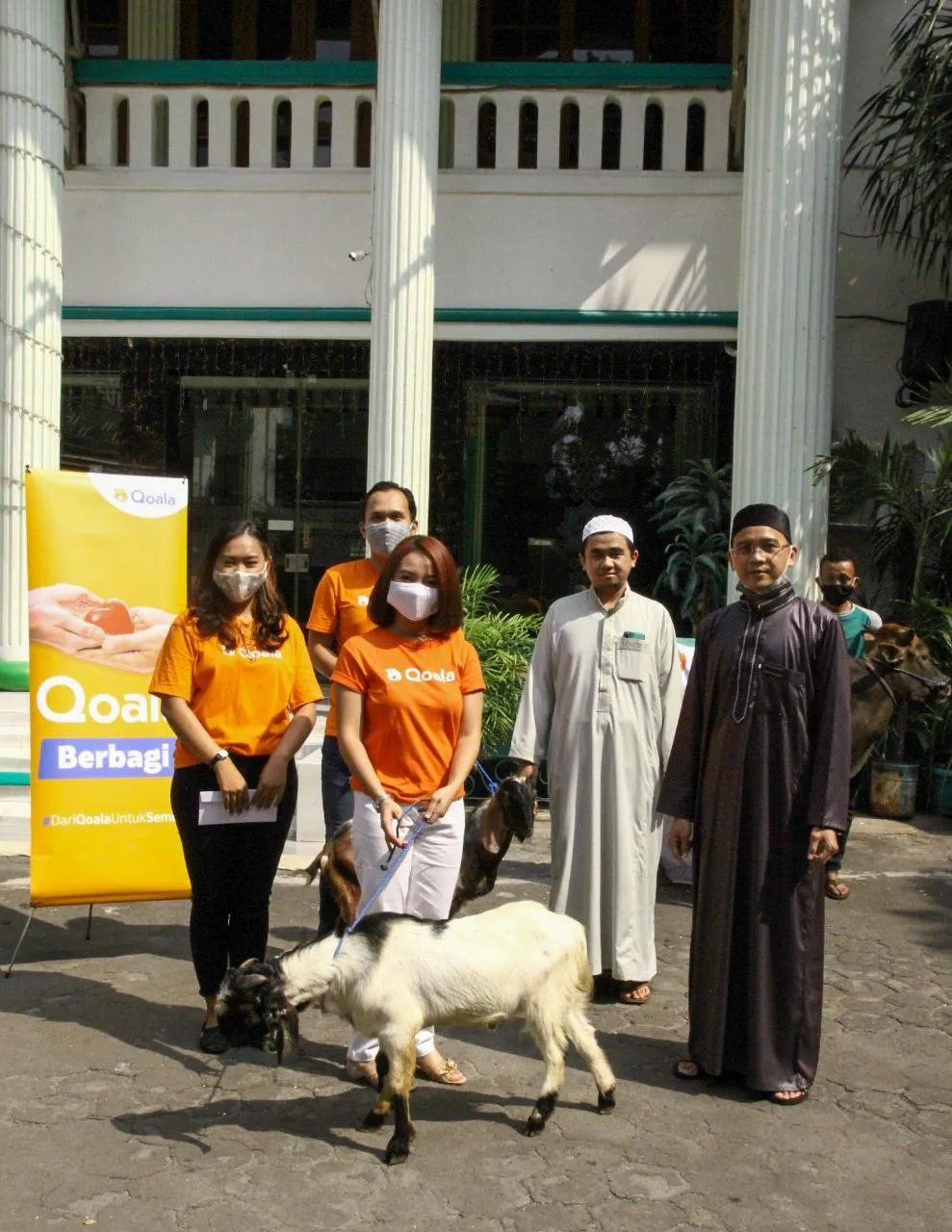 Rayakan Idul Adha, Startup Qoala Sumbang Hewan Kurban Untuk Warga