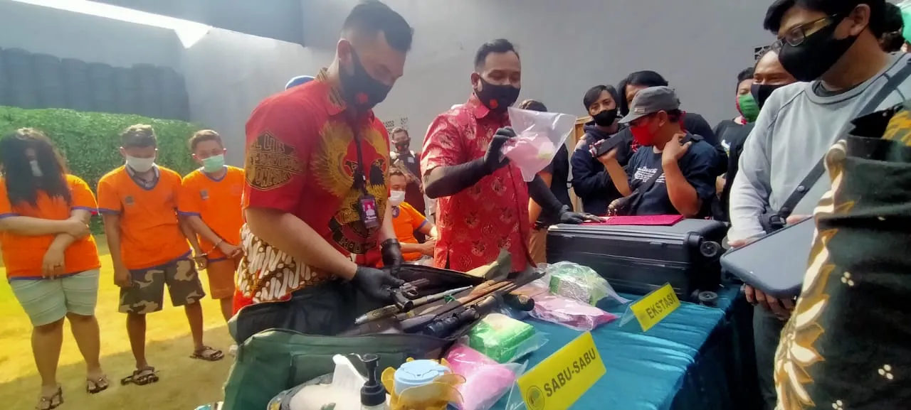 Terlibat Peredaran Sabu 3,06 Kg, Dua Oknum Polisi Ditembak Kakinya