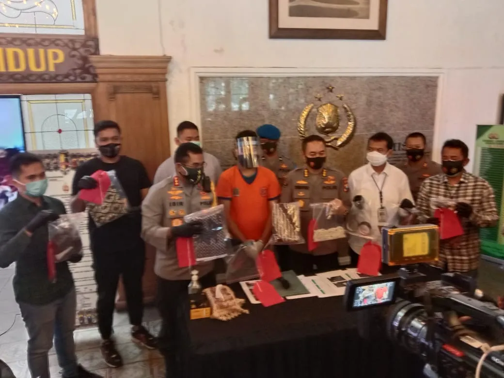 Polisi Kesulitan Tentukan Pasal Untuk Gilang Bungkus
