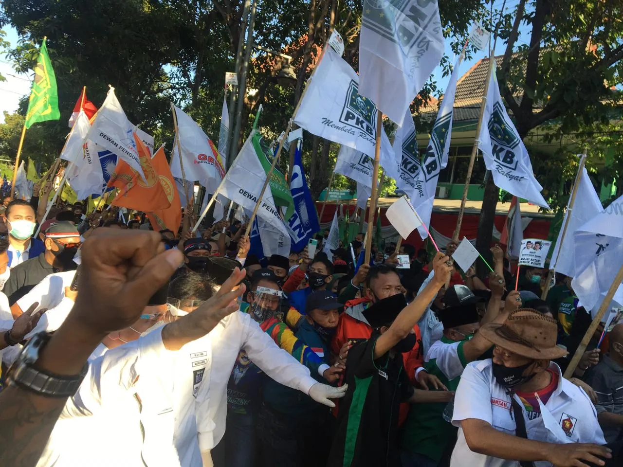 Massa Pendukung MA-Mujiaman Abaikan Protokol Kesehatan