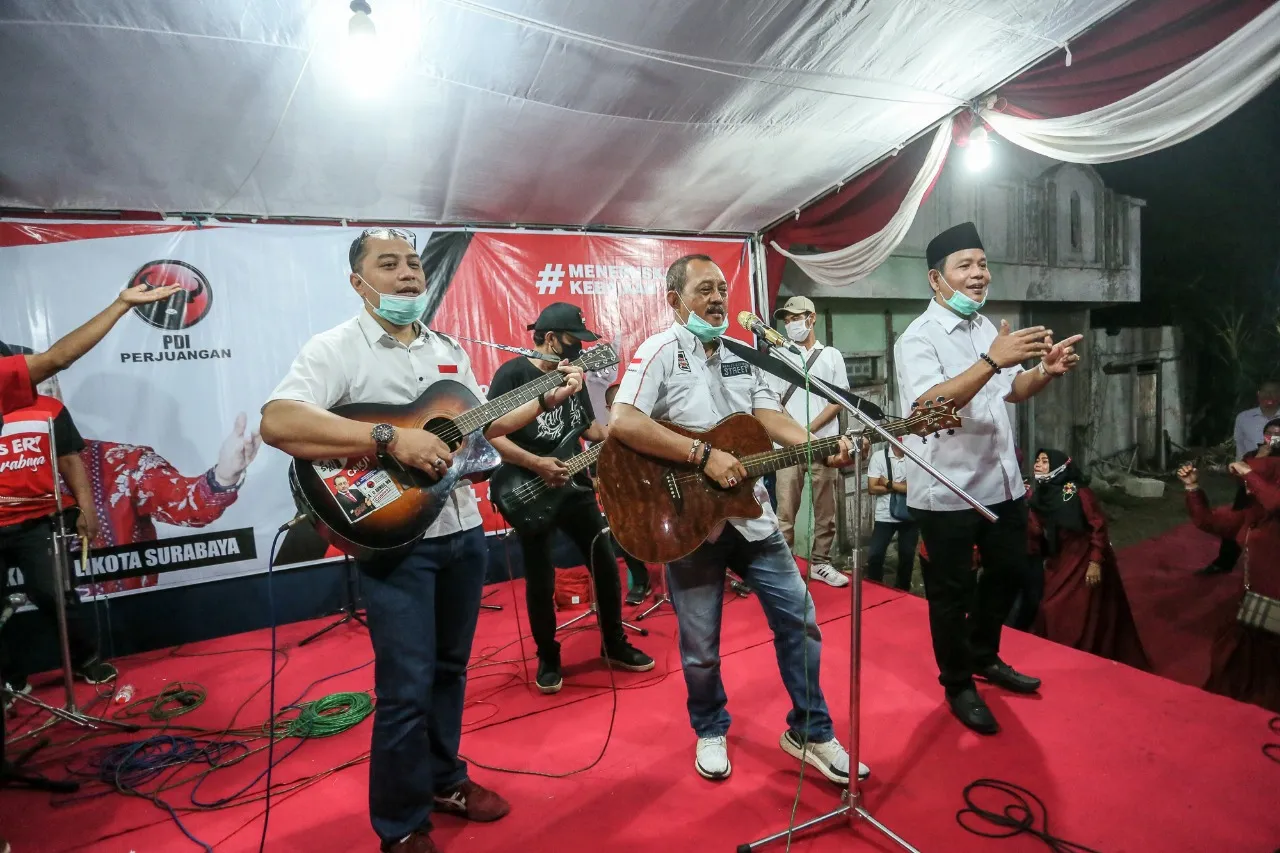 Musisi Jalanan Ciptakan Lagu Kampanye untuk Eri Cahyadi dan Armudji