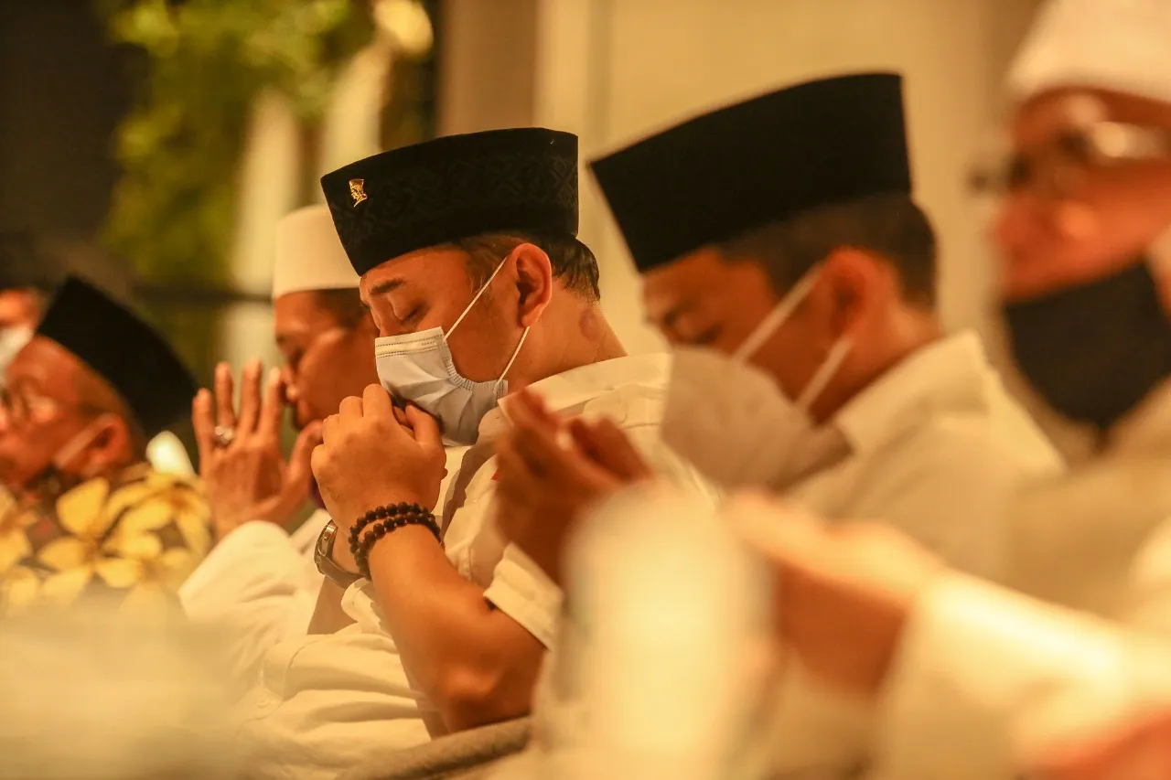 Air Mata Eri Cahyadi Meleleh Didoakan Jadi Wali Kota oleh 9 Kiai NU