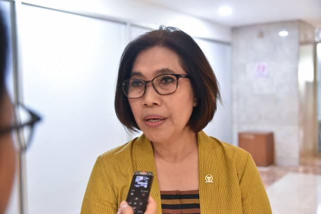 Indah Kurnia Turun Gunung Menangkan Eri-Armudji