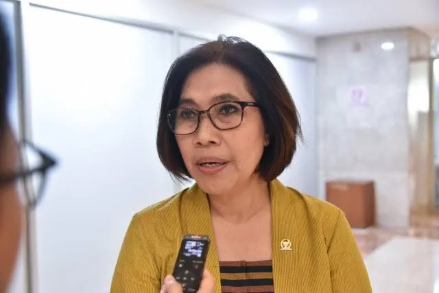 Indah Kurnia Turun Gunung Menangkan Eri-Armudji