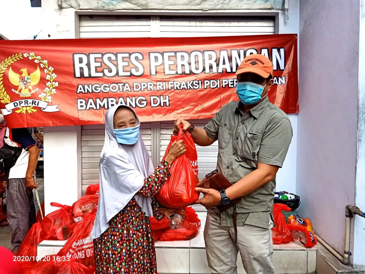 Teruskan Berbagi Sembako, Bambang DH Libatkan Tokoh Warga hingga Bunda Paud