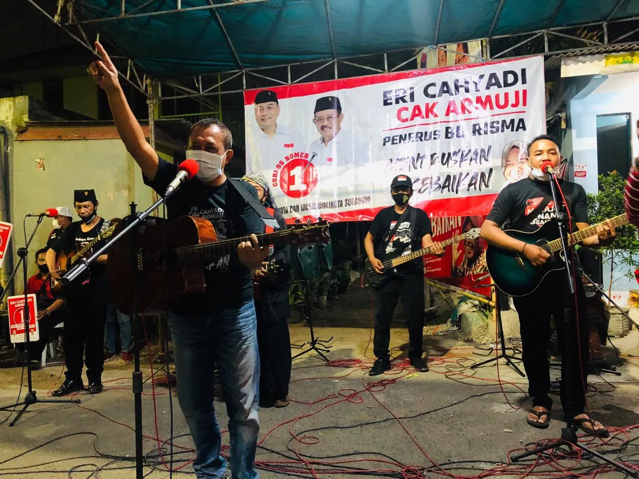 Ratusan Warga Bantaran Rel Ngagel Satukan Tekad Menangkan Eri Cahyadi