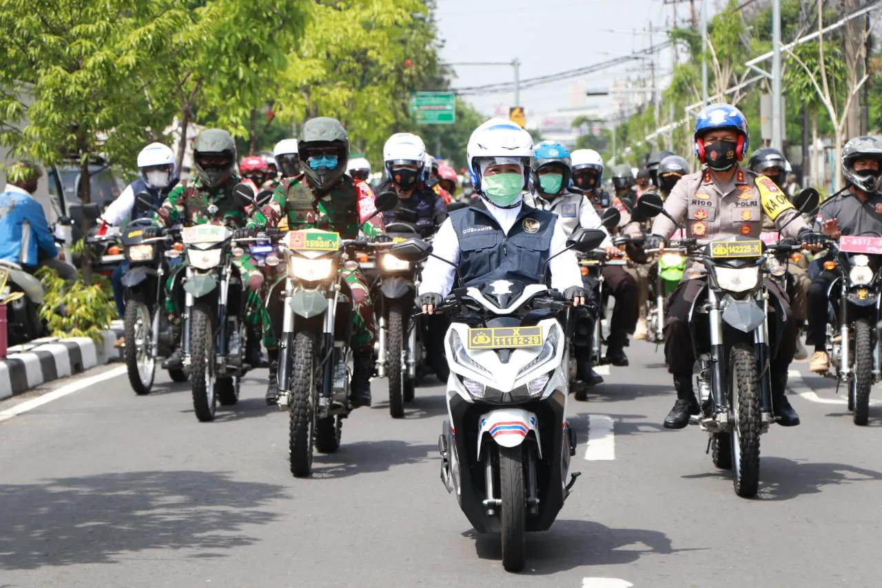 Kendarai Motor, Gubernur Khofifah Sidak Kesiapan Gereja Jelang Natal
