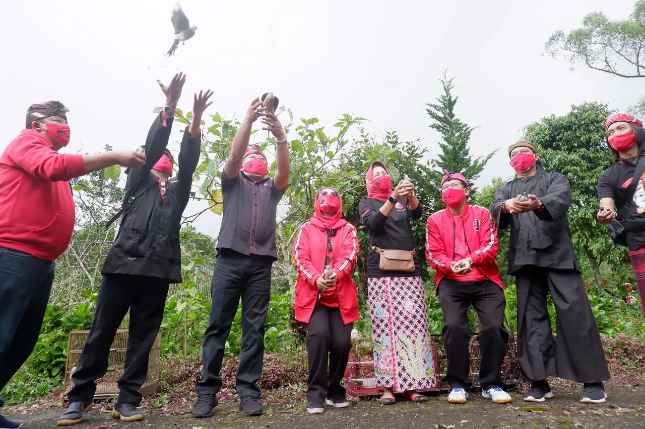HUT ke-48, PDI Perjuangan Jatim Tanam Pohon dan Bersih-Bersih 24 Sungai