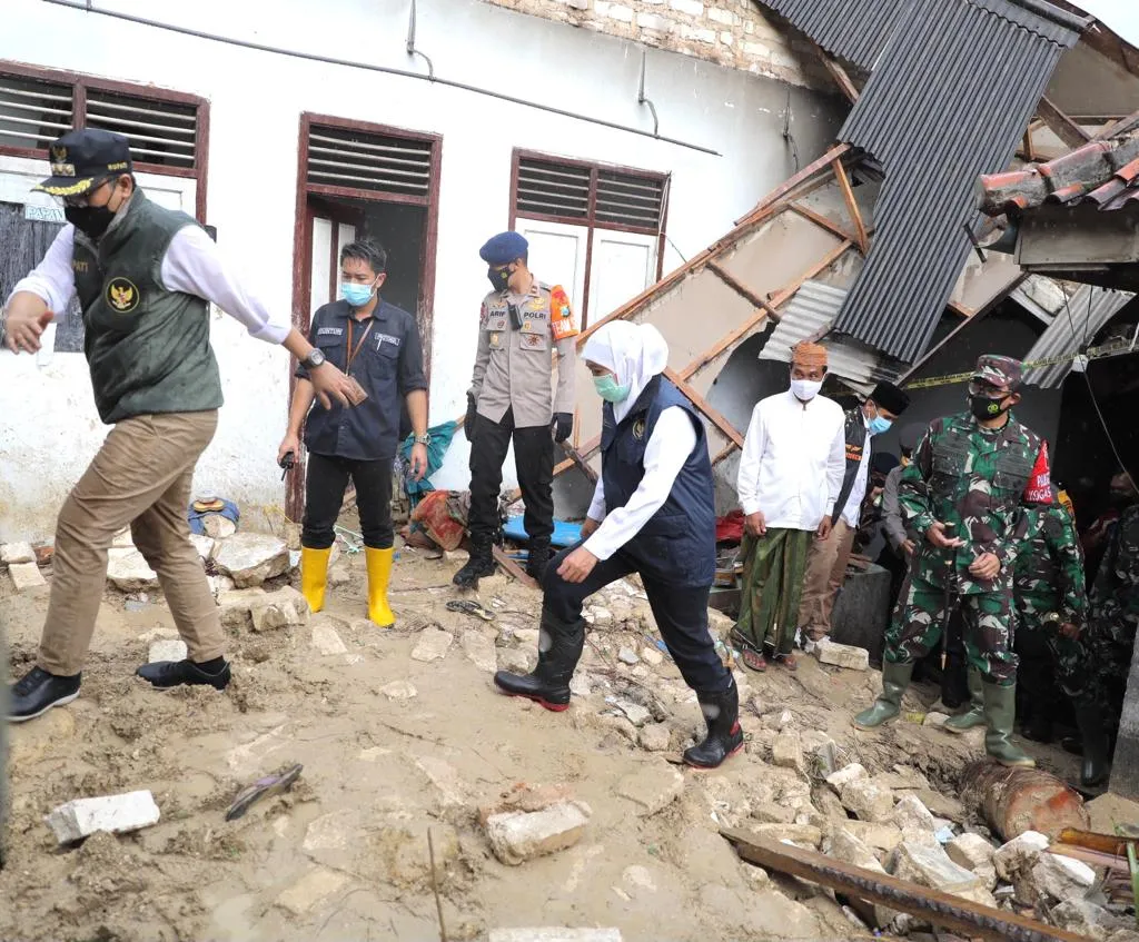 Gubernur Khofifah Gerak Cepat Tanggap Hak Korban Longsor Pamekasan