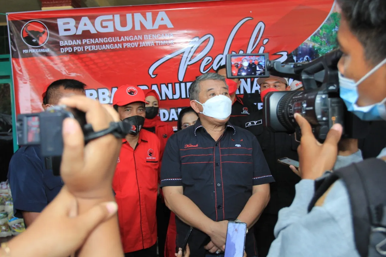 Peduli Musibah Banjir Nganjuk, Baguna PDIP Jatim Salurkan Bantuan