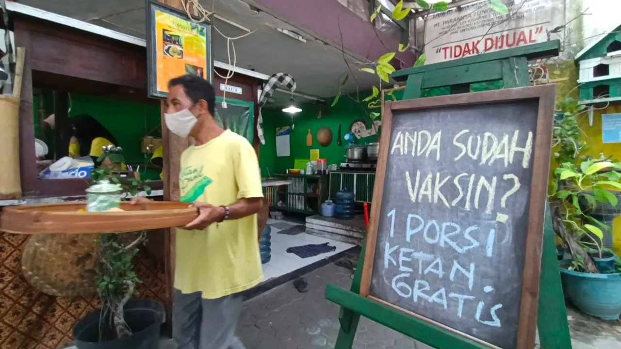 Kamu Vaksin, Kamu Dapat Ketan Punel Gratis