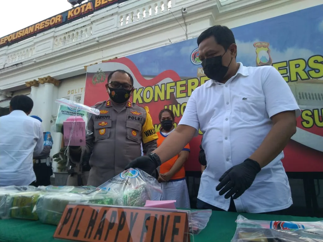 Polisi Bekuk Dua Pengedar Sabu 8,3 Kilogram