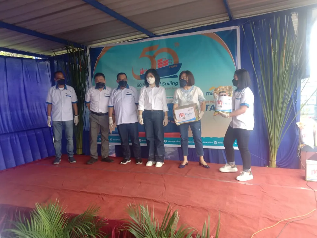Jelang HUT ke-50, PT Tanto Intime Line Bagi-bagi Sembako Untuk Pegawai