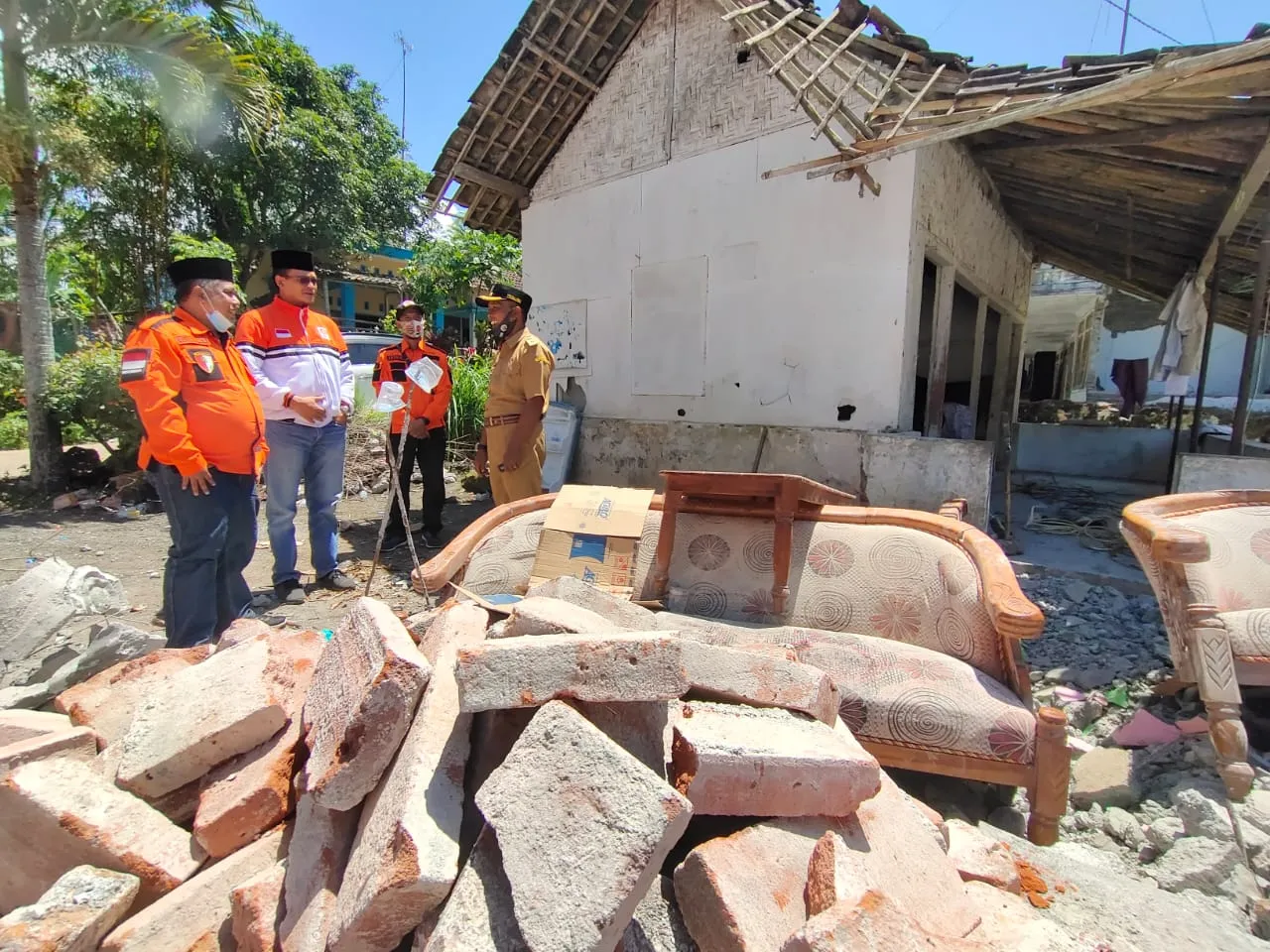 Takziah ke Rumah Duka, Ketua DPW PKS Jatim Bacakan Tahlil Jenazah Korban Gempa Malang