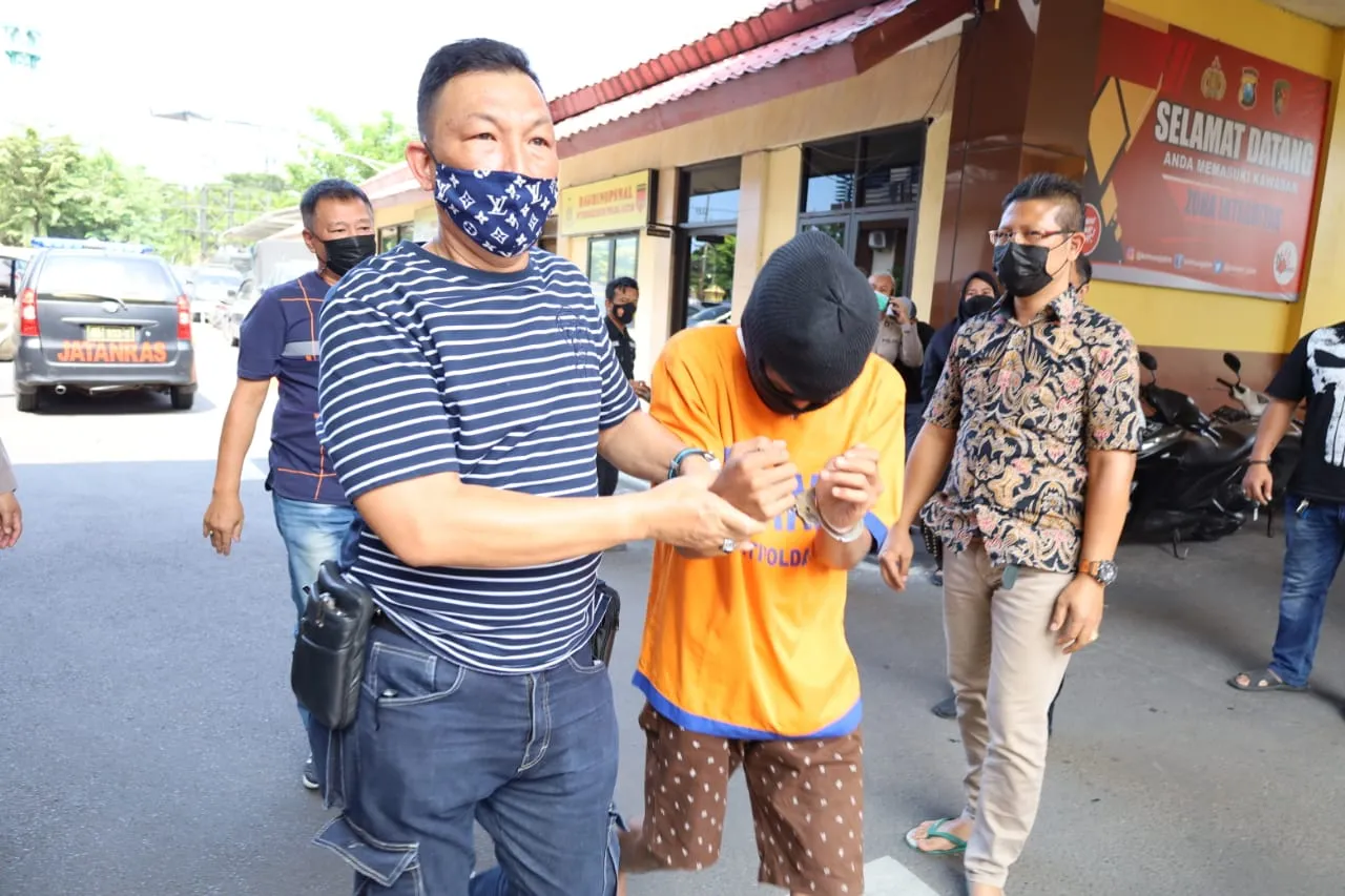 Rakit Senpi Ilegal,Guru SMP Asal Malang Ditangkap Polisi