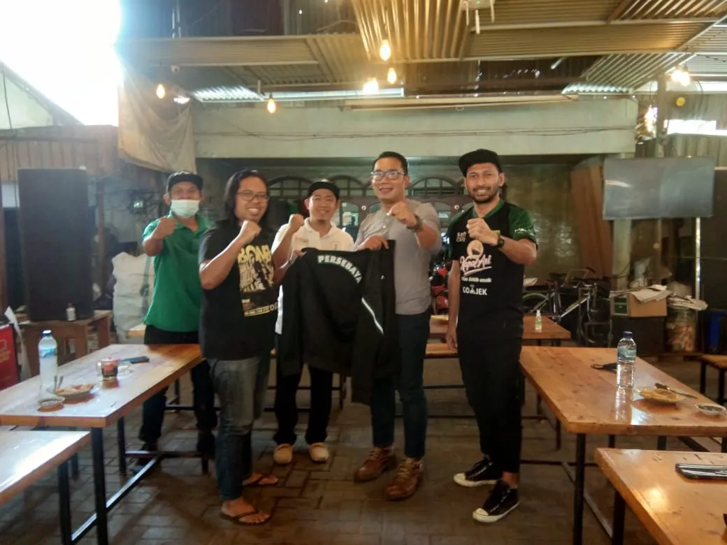 Tukeren Nomor HP, Ridwan Kamil Tegaskan Bobotoh Bonek Bersaudara