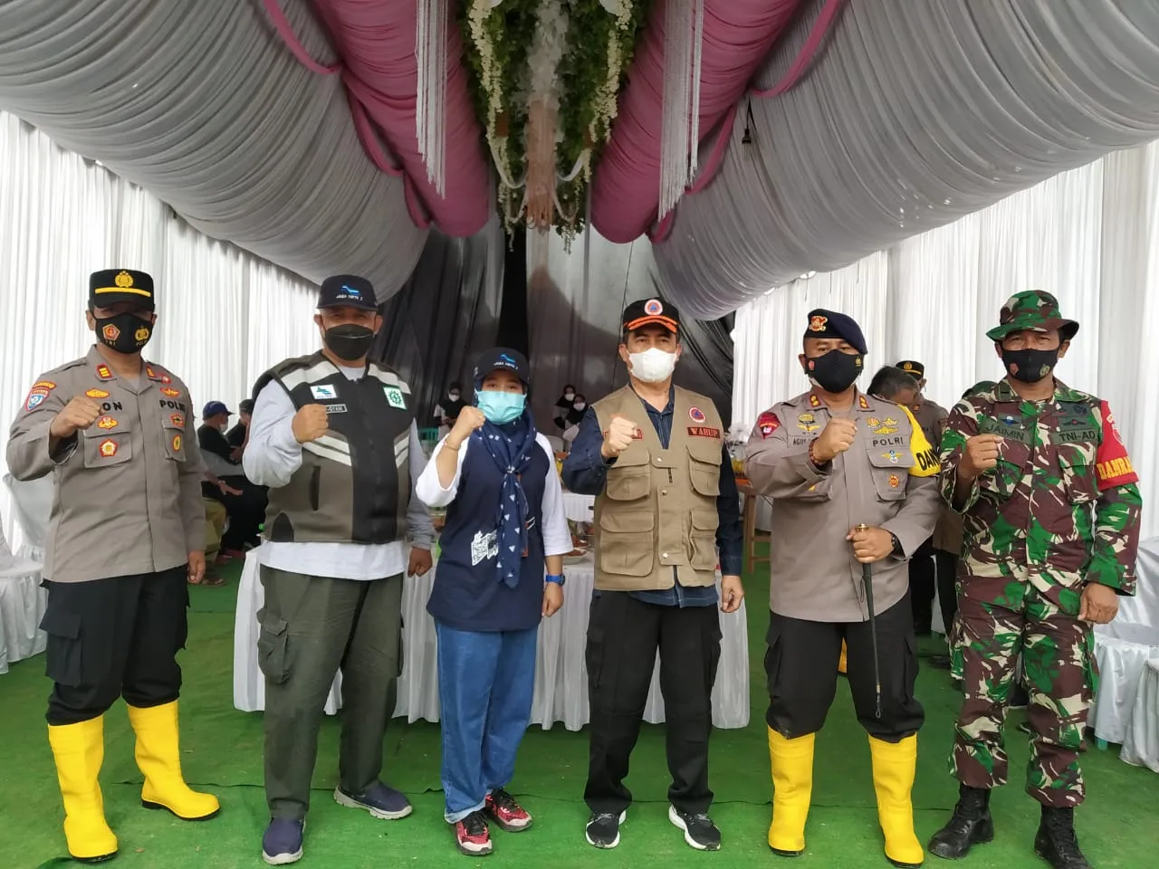 PJT I Bersama Pemkab Madiun Tanam 10 Ribu Bibit Akar Wangi