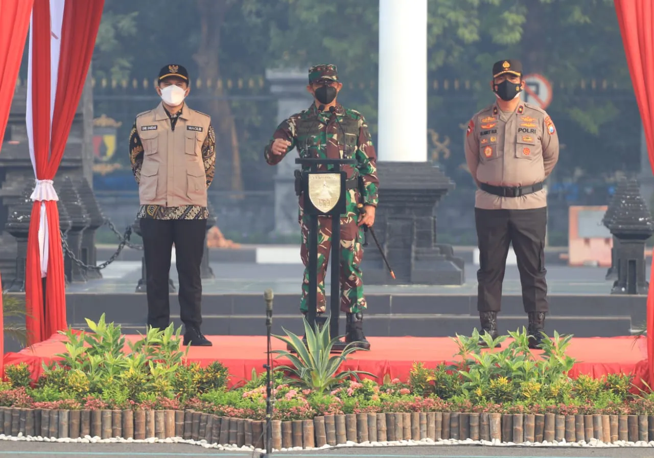Pangdam V Brawijaya Pimpin Apel gelar Pasukan Dalam Rangka Pelaksanaan PPKM Darurat di Wilayah Jatim