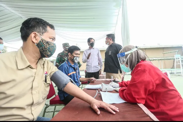 Vaksinasi 2700 Warga di SIER, Peserta Diberi Oleh-oleh Es Krim