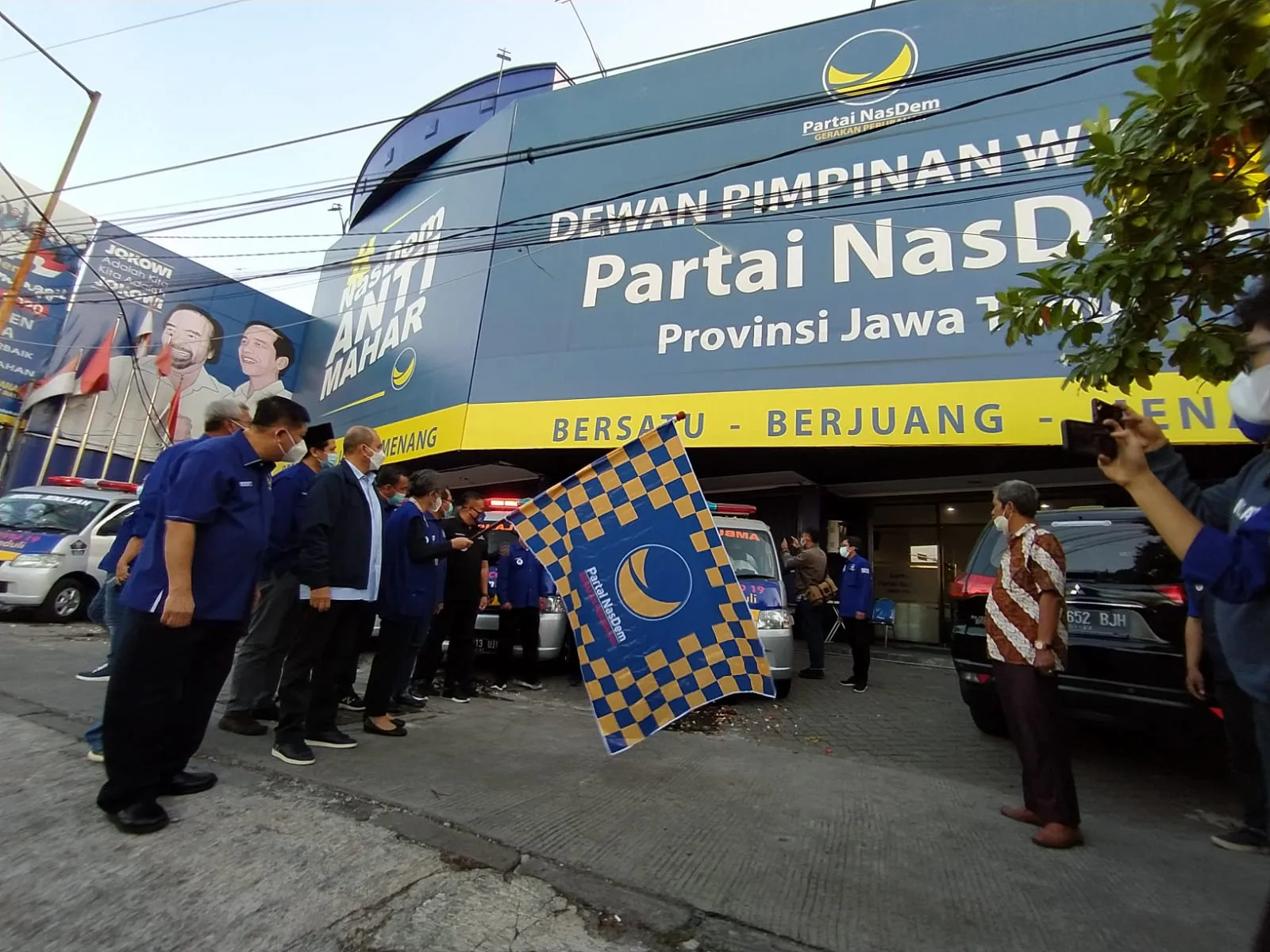 Peduli Pasien Covid-19, NasDem Jatim Siapkan Mobil Ambulans Gratis