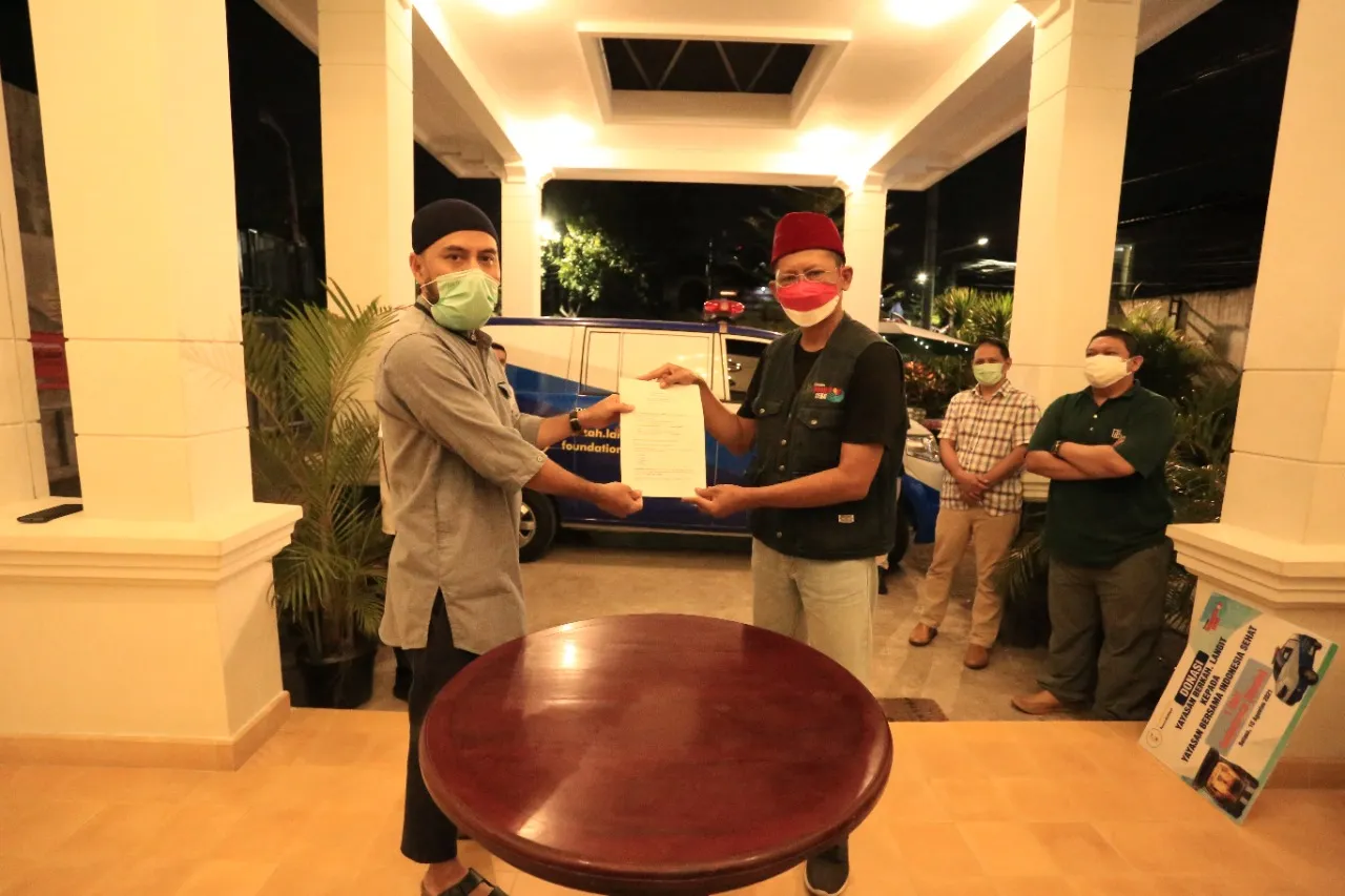 Percepat Pengantaran Jenazah Covid-19, Yayasan Bersih Terima Bantuan Ambulans