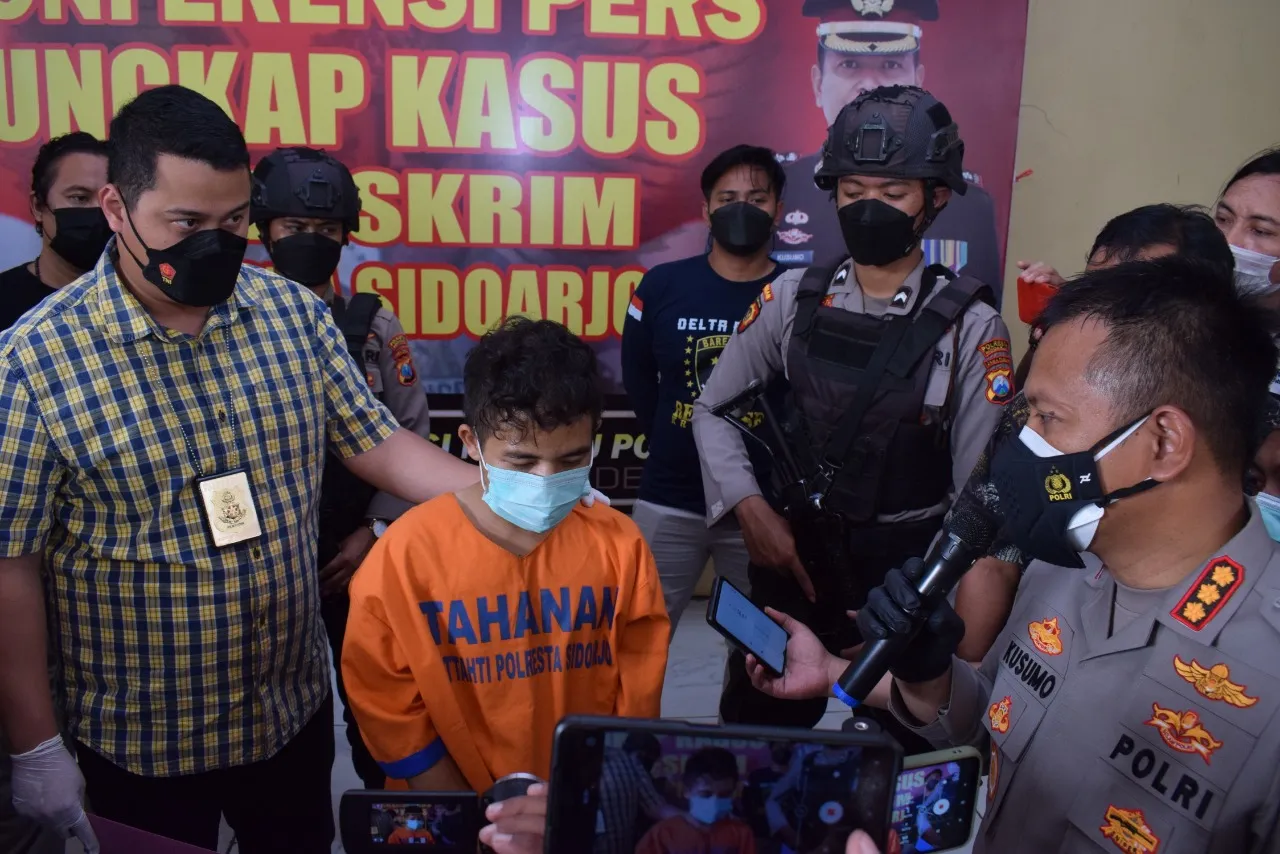 Berusaha Kabur, Polisi Tembak Kaki Pelaku Pembunuhan Kakak Beradik di Wedoro