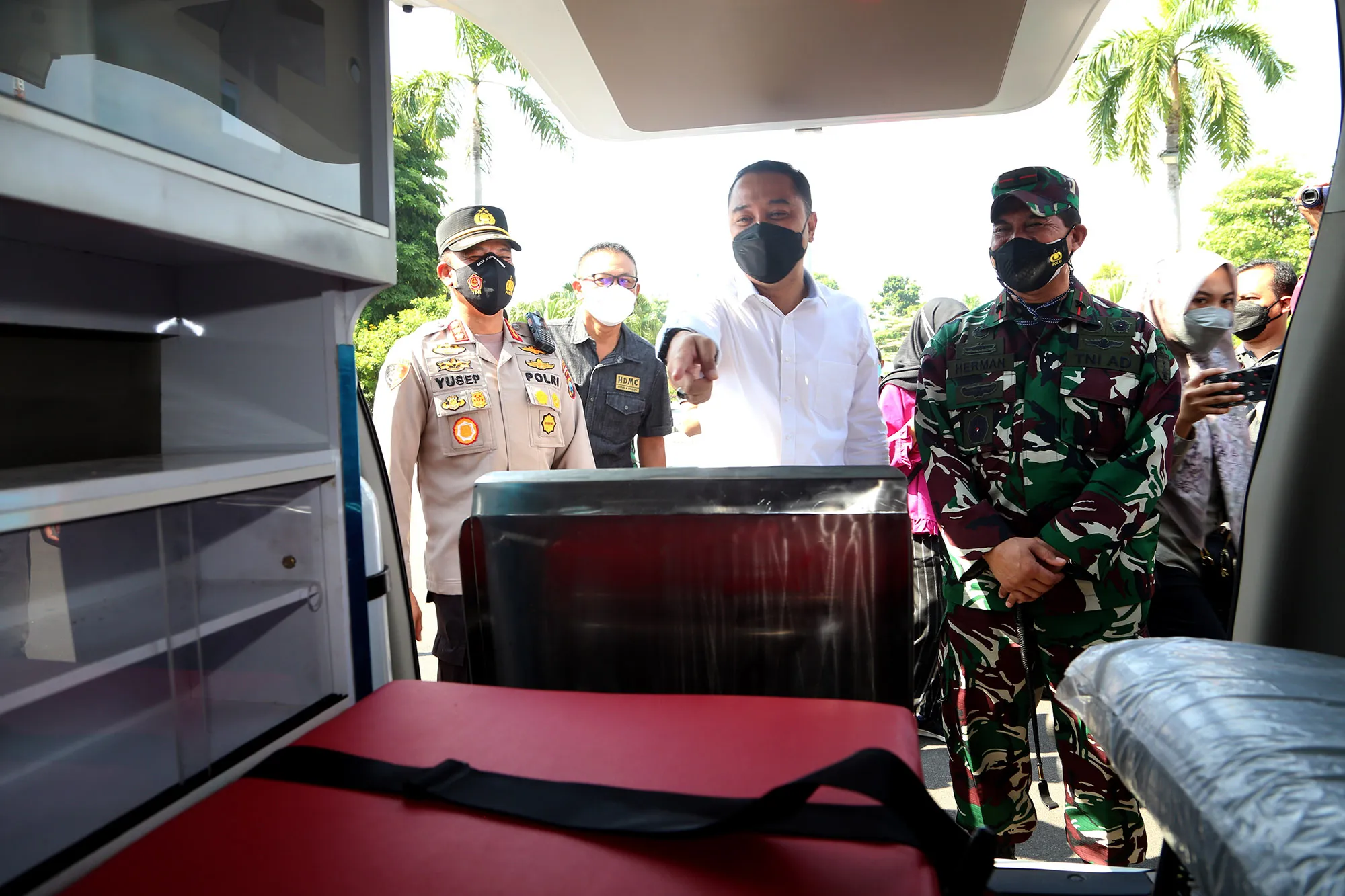 Pemkot Luncurkan Mobil Vaksin Keliling untuk Percepatan Vaksinasi Warga Surabaya