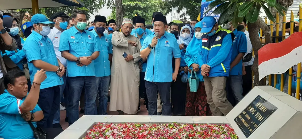 Anis Matta Bersama Ratusan Kader Gelora Tahlil serta Doa Bersama di Makam Bung Tomo