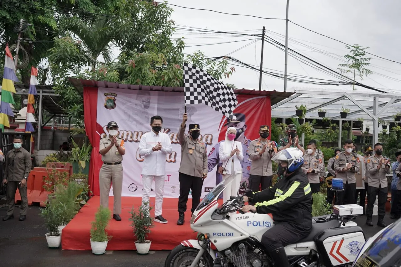 KLT.Official Bagikan Ribuan Paket Sembako untuk Warga Terdampak Covid