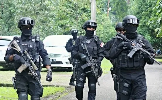 Terduga Teroris Driyorejo Gresik Ditangkap Saat Mengantarkan Anaknya Sekolah